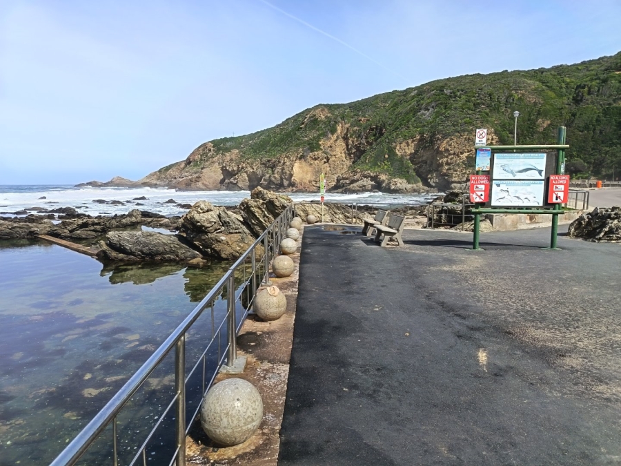 4 Bedroom Property for Sale in Herolds Bay Western Cape